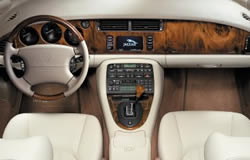 2003 Jaguar XK dashboard layout