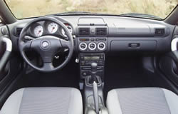 Toyota MR2 Spyder - dashboard layout