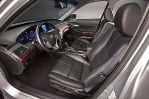 Honda Crosstour interior - front seats